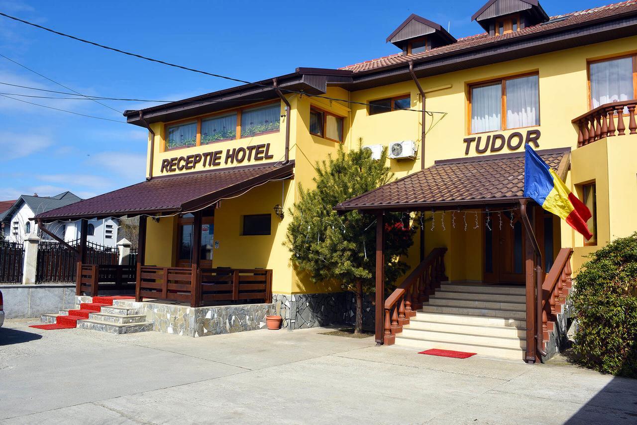 Hotel Tudor Плоешти Экстерьер фото